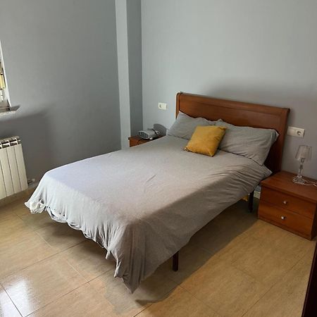 Azadinos, Leon. Apartman Kültér fotó
