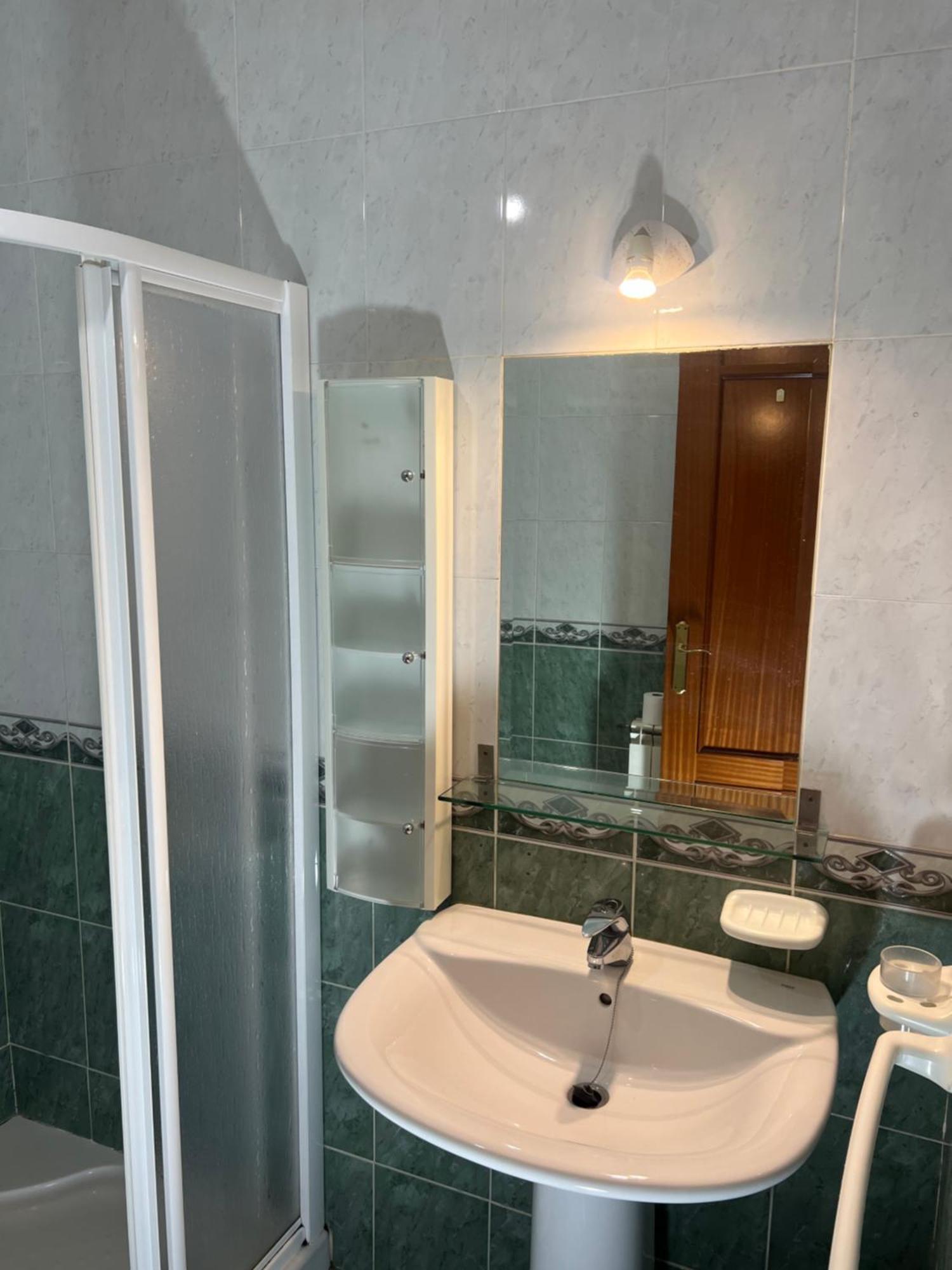 Azadinos, Leon. Apartman Kültér fotó