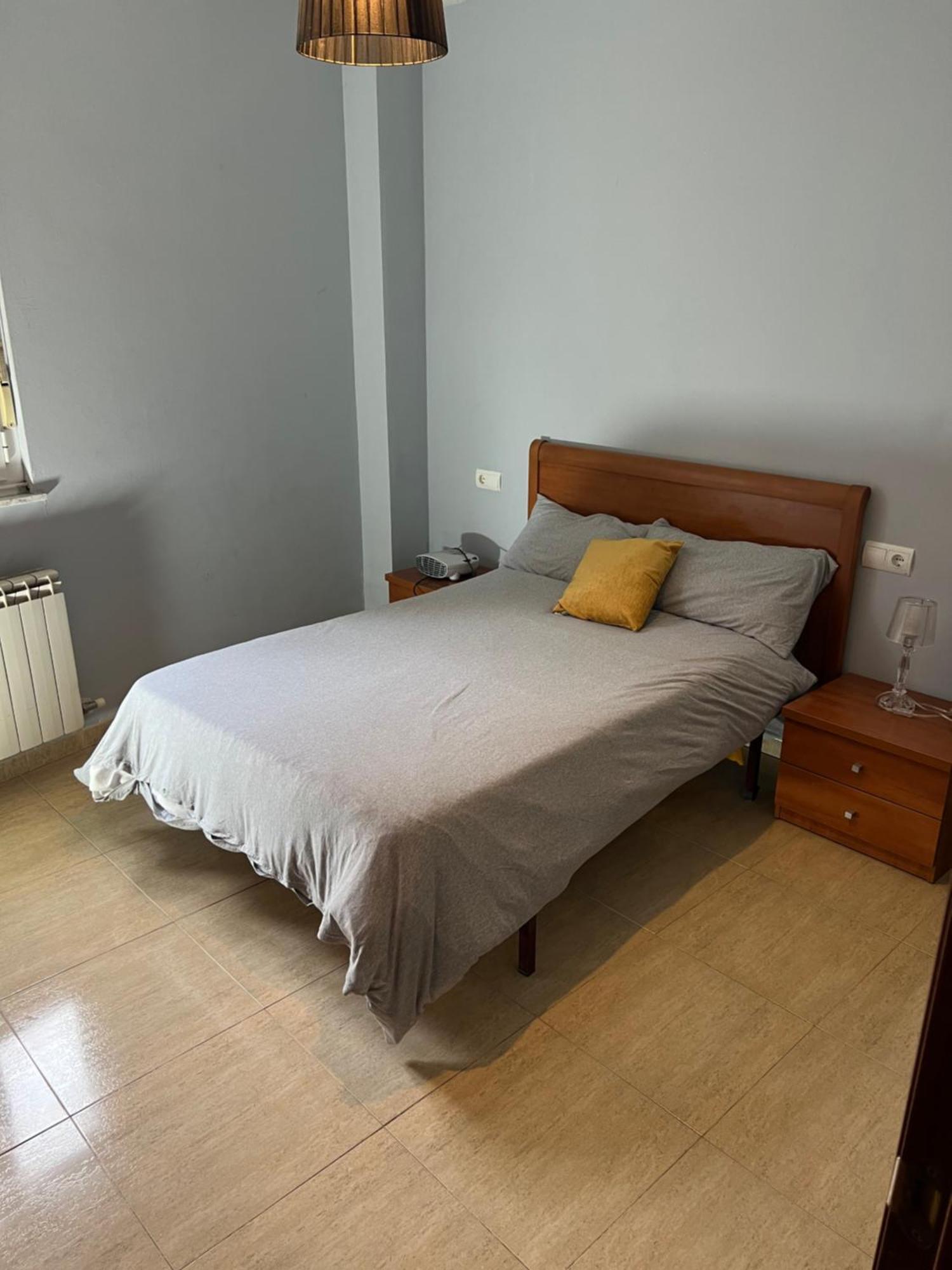 Azadinos, Leon. Apartman Kültér fotó