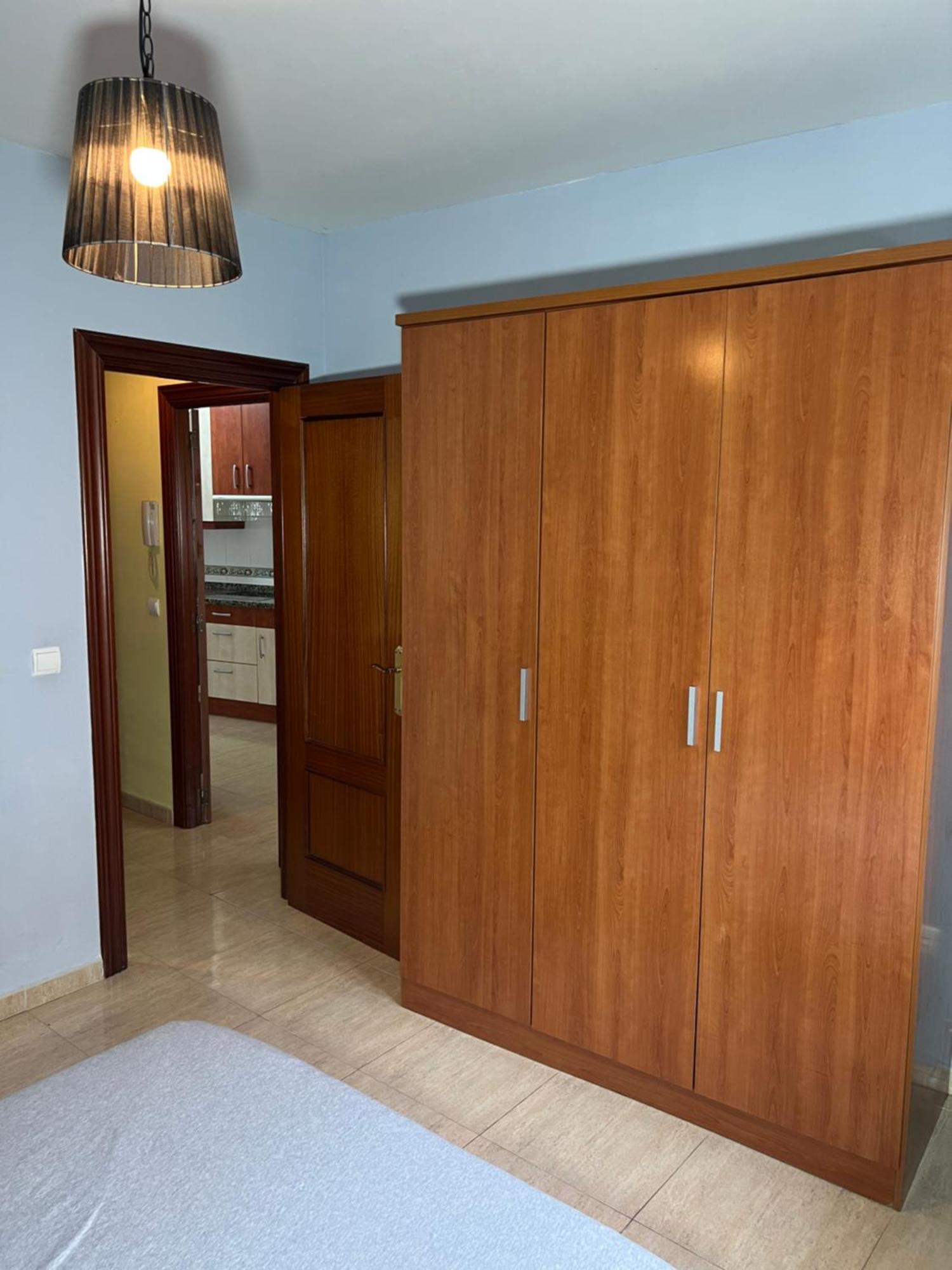 Azadinos, Leon. Apartman Kültér fotó