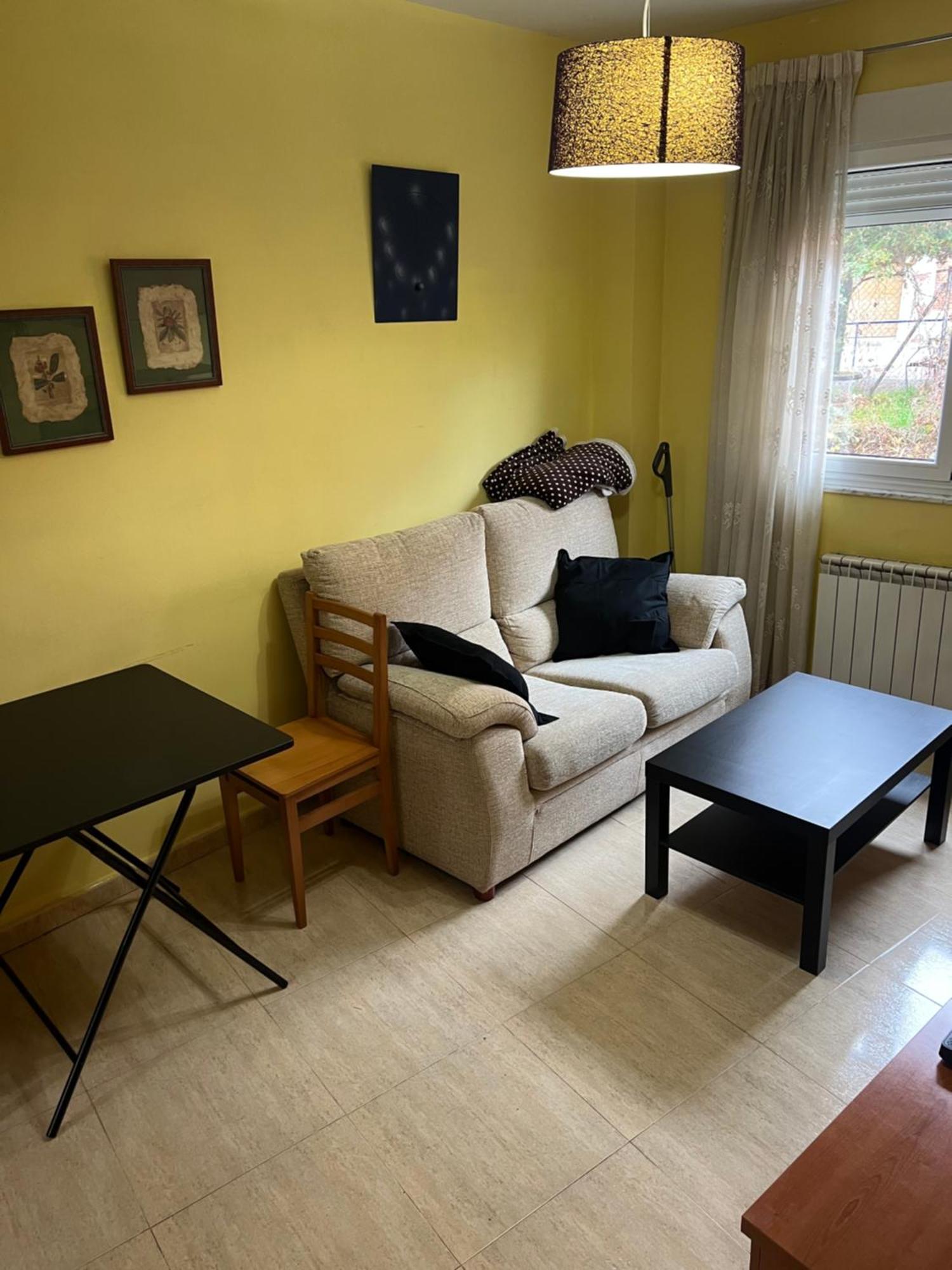 Azadinos, Leon. Apartman Kültér fotó
